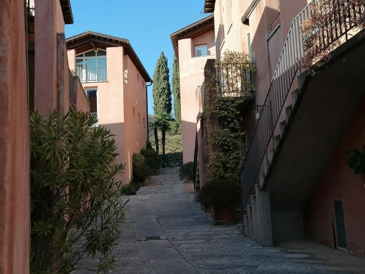 Appartamento In Villa Sul Garda contacts